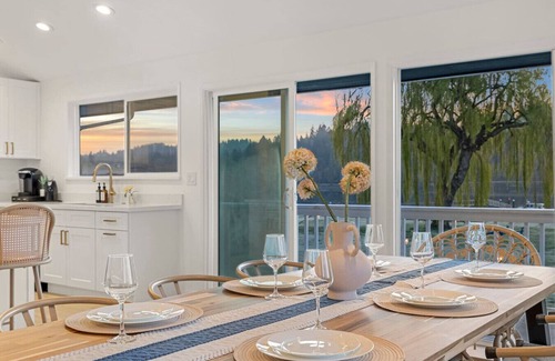 Bremerton Casa | 6B4B Oceanfront with Mt. Rainier Views @Bremerton