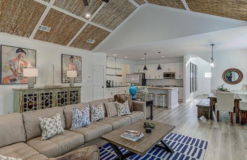 Cottonwood Shores Casa | 6BD Retreat for 14 with Fire Pit Patio & Lake Access