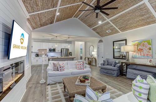 Cottonwood Shores Casa | 6BD Retreat for 14 with Fire Pit Patio & Lake Access