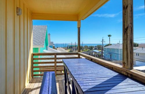 Flour Bluff Casa | 6BDR Balcony w Bay View Shared Pool Boat Dock Keeper Red by AvantStay