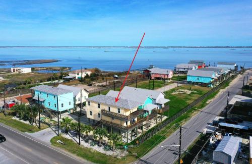 Flour Bluff Casa | 6BDR Balcony w Bay View Shared Pool Boat Dock Keeper Red by AvantStay