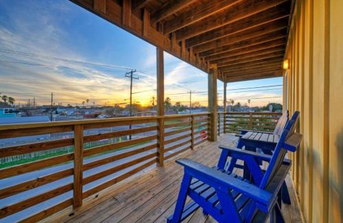 Flour Bluff Casa | 6BDR Balcony w Bay View Shared Pool Boat Dock Keeper Red by AvantStay