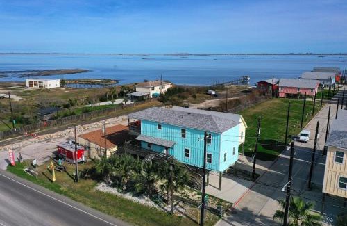 Flour Bluff Casa | 6BDR Bay Haven w Shared Waterfront Pool Boat Dock Keeper Trout by AvantStay