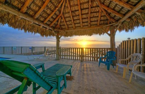 Flour Bluff Casa | 6BDR Bay Haven w Shared Waterfront Pool Boat Dock Keeper Trout by AvantStay