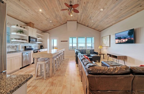Flour Bluff Casa | 6BDR Bay Haven w/ Shared Waterfront Pool + Boat Dock | Keeper Trout by AvantStay