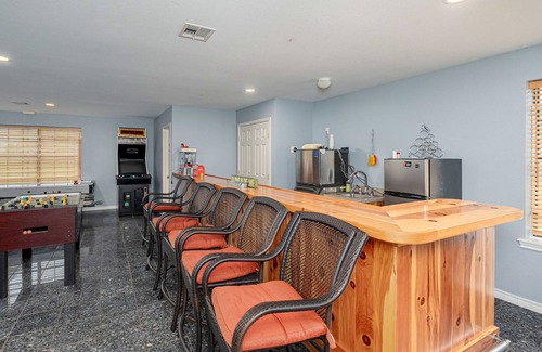 Kingston Casa | 6Bdrm 5ba Ultimate Game Room Swim & Launch Close!