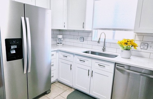Dupont Casa | 6bdrm/6bath/2Kitchens/2LivingRms/2laundry; Easy access to Downtown and Red Rocks