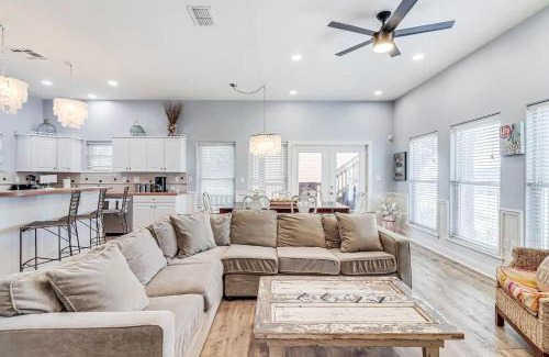 Sand Point Casa | 6BDRM Beach Home - Oceanviews - Recently Renovated - Shared Pool & HotTub