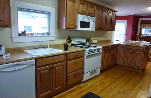 Ludlow Casa | Casa de esquí amigable para grupos de 6 camas / 4ba ~ 1mi de Okemo w / HOT TUB - para 18 personas