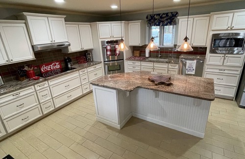 Reed Creek Casa | 6BR/4.5BA lakefront house with private dock - sleeps 14+
