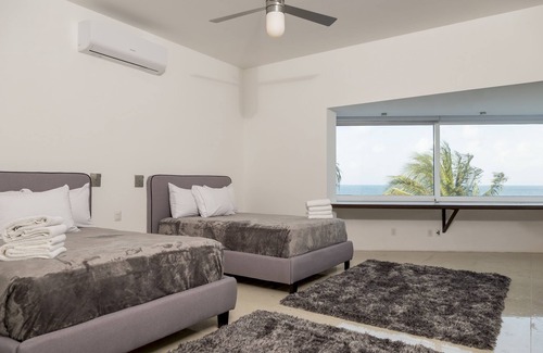 Zona Hotelera Villa | 6BR Beachfront Villa in Cancun Hotel Zone