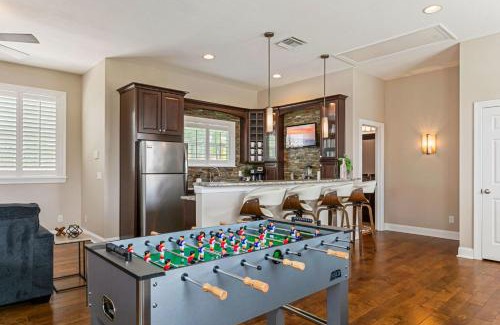 Tampa Casa | 6BR Family Escape-Pool Sport Courts Game Room