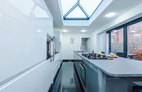Rochdale Casa | 6BR in Castleton|WIFI|PARKING|Ideal for Contractors|Longterm Discount Applies
