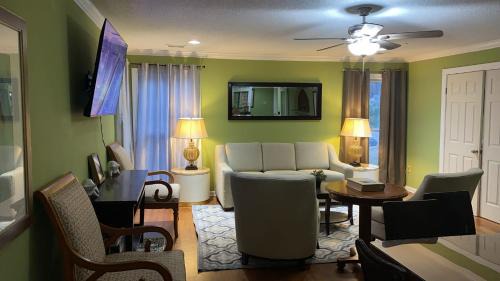 Cordova Casa | 6BR in Suburban area close to Freeway and Galeria