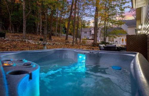 Massanutten Casa | 6br Luxe Cabin Sleeps 16 Hot Tub & Pool Table