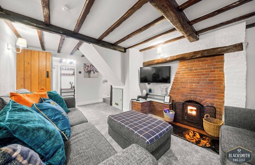 King's Bromley Casa | 6BR luxury Cottage, Hot Tubs, Hoar Cross, Staffordshire