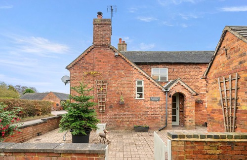 King's Bromley Casa | 6BR luxury Cottage, Hot Tubs, Hoar Cross, Staffordshire
