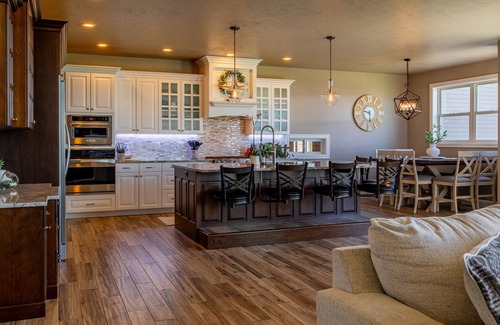 Powell Casa | 6BR Luxury Home w/Theatre, Sports Court & Only 20min from Cody