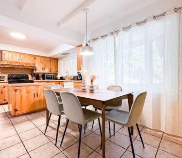Burbank Casa | 6BR Pool Escape for Friends and Family - LOU1 - BUR