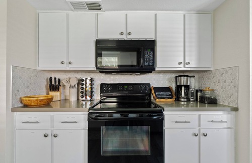 Homestead I HOA Casa | 6BR Retreat w/Heated Pool & Games | Phoenix Area | Sports Fun Nearby