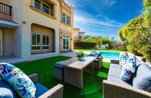 Jumeirah Park Villa | 6BR Villa, Private Pool and BBQ Area, Jumeirah Island