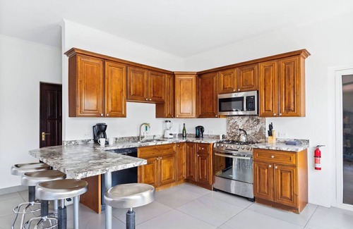 Bubali Villa | 6BR Villa Sleeps 16+ Close 2 Beach w/ Amazing Pool