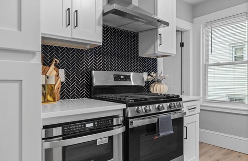 West Somerville Apartamento | 6BR3BATH 16G + FREE 4 Parking + Outdoor Furniture