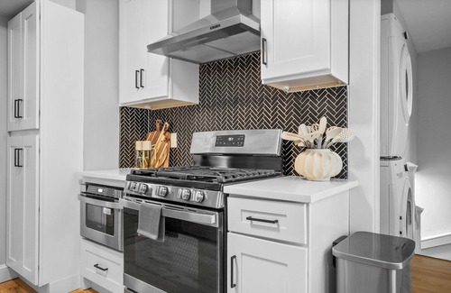 West Somerville Apartamento | 6BR3BATH 16G + FREE 4 Parking + Outdoor Furniture