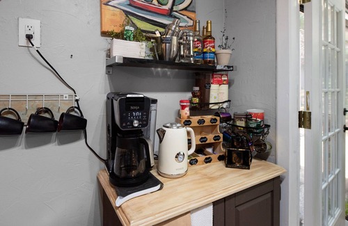 West Arlington Casa | 6mi from AT&T-POOL-INDOOR BAR-2KING-1QUEEN-sleeps 12
