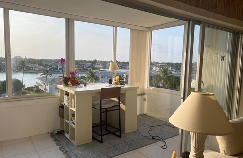 Moorings Condominio | 6th Floor Condo with stunning bay views and 3 minute walk to the beach.
