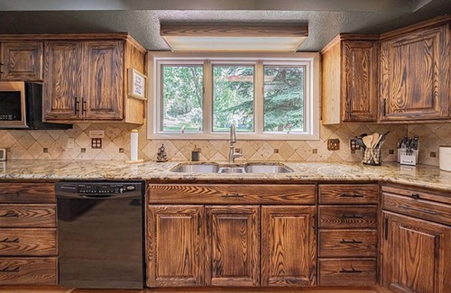 Bone Cabina | 7,000 SQ FT CABIN EN 36 ACRES CON SU PROPIO LAGO PRIVADO