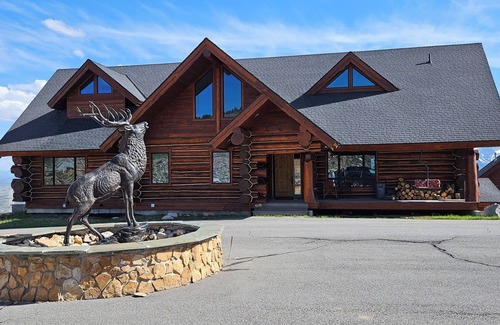 Silver Summit Casa | 7,000 square foot custom Log Ski Lodge with unbelievable view of the slopes