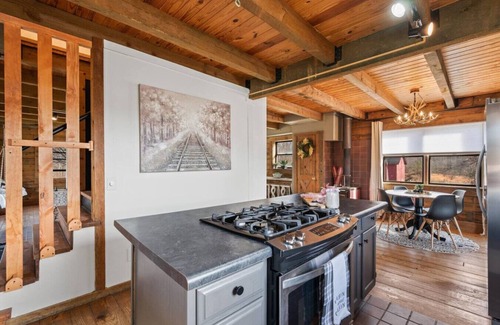 Nashville Cabina | Waterfront Cabin with beautiful sounds of nature!