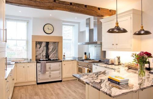 Tideswell Casa | 7 Bed in Tideswell 93808