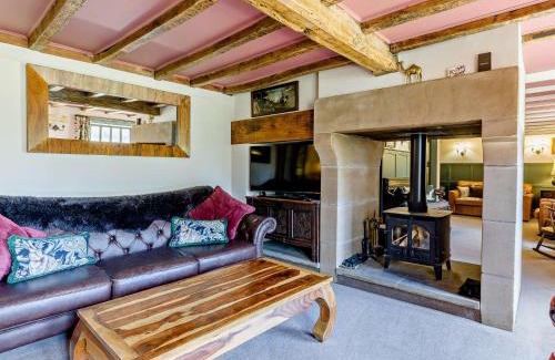 Cauldon Low Casa | 7 Bed in Waterhouses 81529