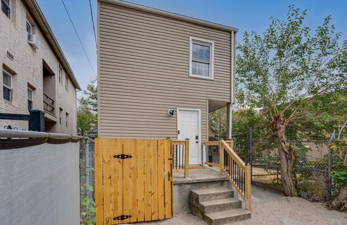 Weinland Park Casa | 7 Bed - Urban Hot Tub Oasis near OSU & Short North