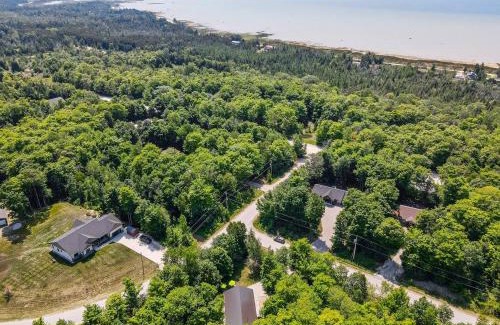 South Bruce Peninsula Chalet De Esquí | 7-bed W Starlink , V-ball Near Beach!