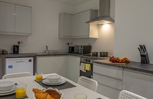 Harrow Casa | 7 Bedroom 6.5 Bathroom House 2 Parking Quick tube to Central London