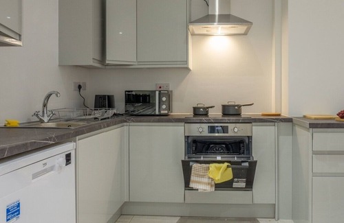 Harrow Casa | 7 Bedroom 6.5 Bathroom House 2 Parking Quick tube to Central London