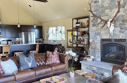 Somers Cabina | 7 Bedroom 9 Bed 5 Star 20 Acre Estate 7 Bathrooms, Remarkable Lake Views,Privacy