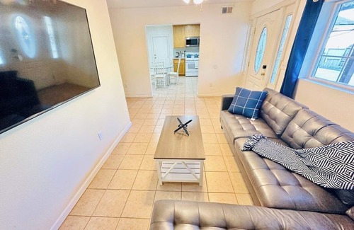 Northeast Reno Casa | 7-bedroom/9TVs/sleeps21