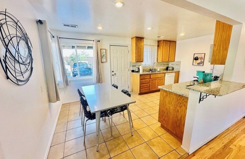 Northeast Reno Casa | 7-bedroom/9TVs/sleeps21