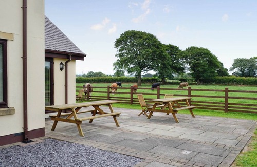 Holywell Cabaña | 7 bedroom accommodation in Babell near Holywell, Flintshire