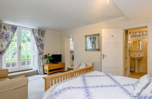 Brundall Cabaña | 7 bedroom accommodation in Brundall, near Norwich