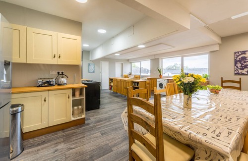 Christchurch Casa | 7 bedroom annexe to former farmhouse, family & pet friendly, with basement pub