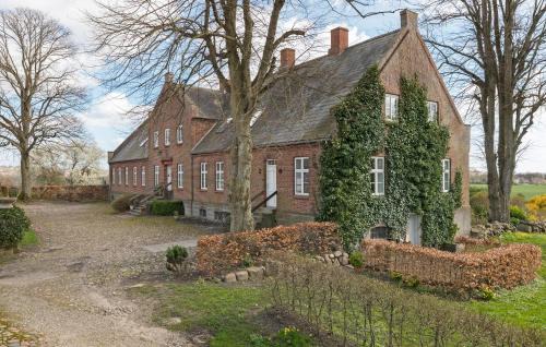 Ronde Casa | 7 Bedroom Awesome Home In Rønde