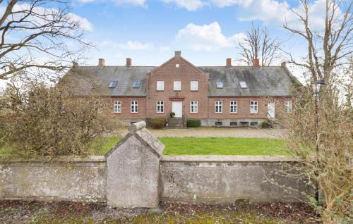 Ronde Casa | 7 Bedroom Awesome Home In Rønde