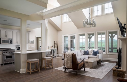 Clayton Casa | 7 Bedroom Home with Mountain, Golf & Lake Burton Views! Hot Tub. Gated Community
