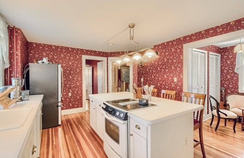 Waterbury Casa | 7 bedroom mansion with Elevator