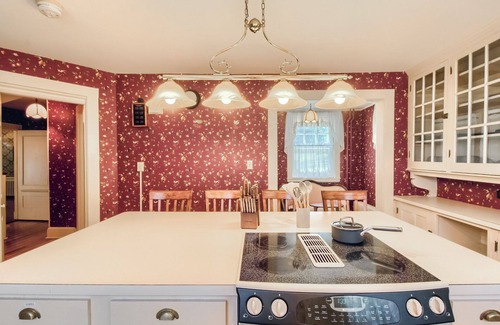 Waterbury Casa | 7 bedroom mansion with Elevator